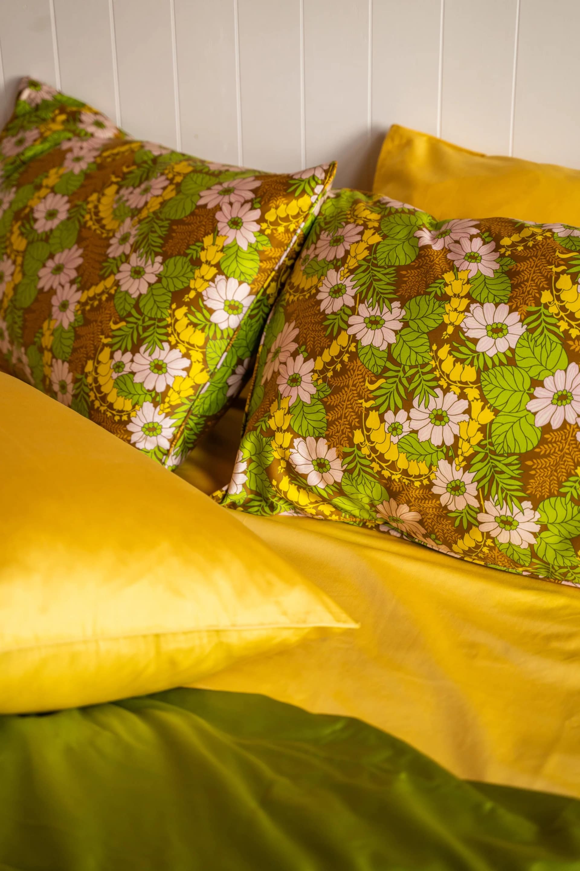 Sun Bell Pillowcase Set alternate view