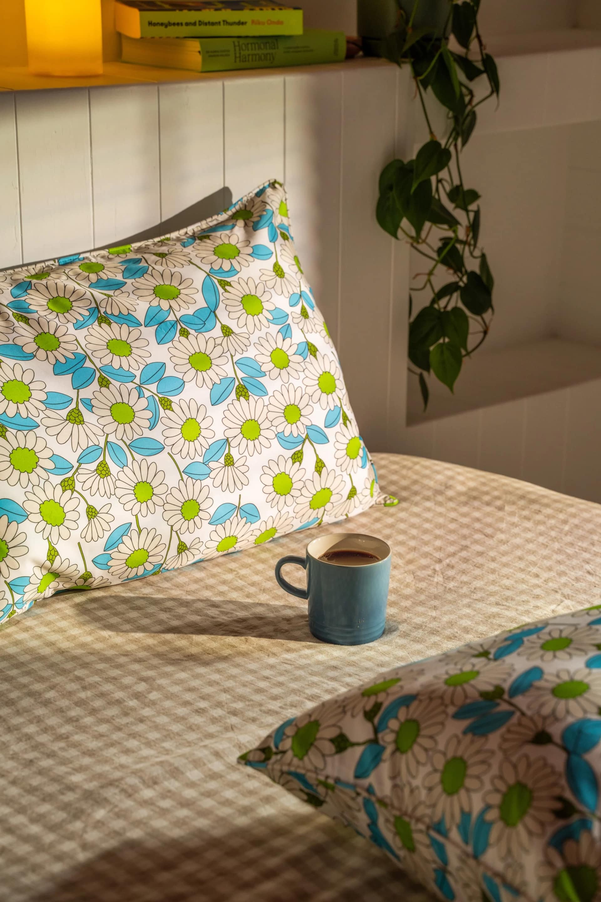 Daisy Pillowcase Set alternate view